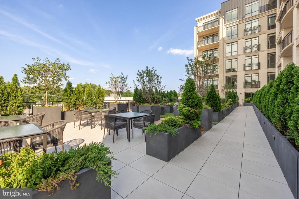 6718 LOWELL AVENUE Unit: PH 907