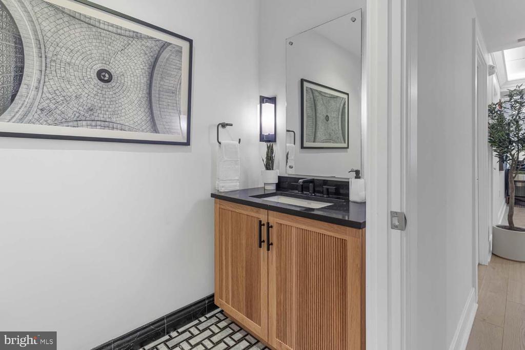 6718 LOWELL AVENUE Unit: PH 907