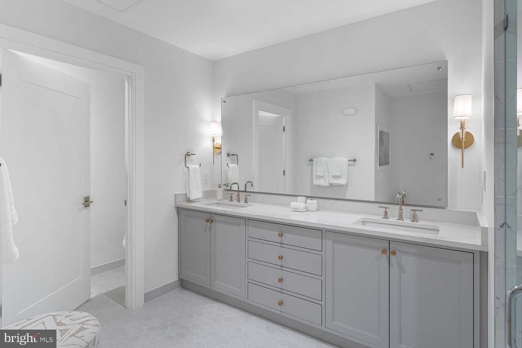 6718 LOWELL AVENUE Unit: PH 907