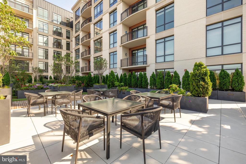 6718 LOWELL AVENUE Unit: PH 907