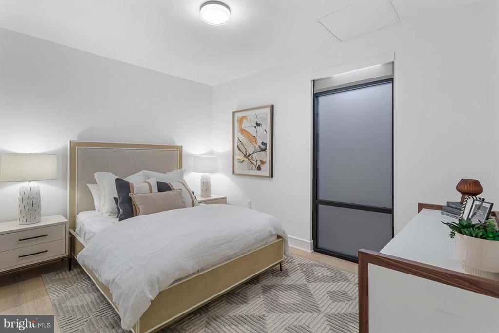 6718 LOWELL AVENUE Unit: PH 907