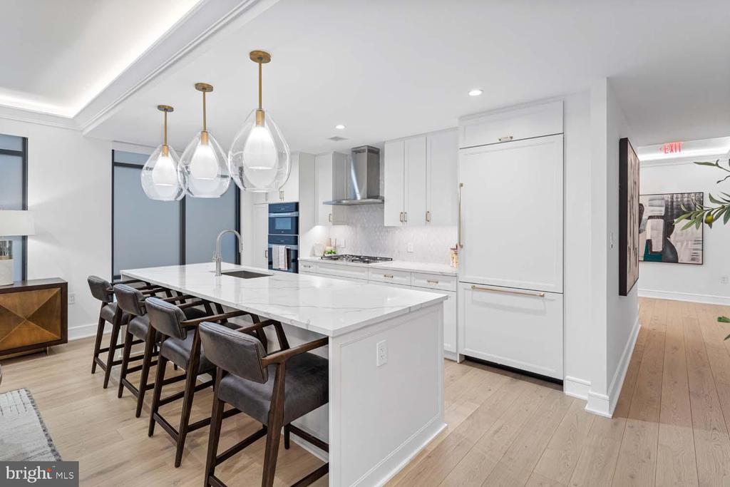 6718 LOWELL AVENUE Unit: PH 907