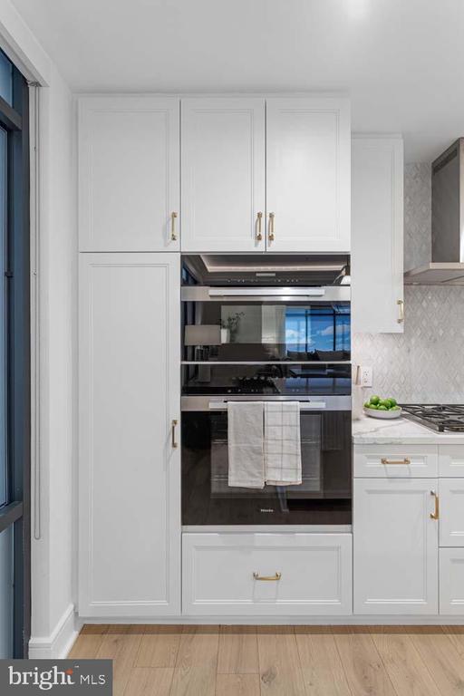 6718 LOWELL AVENUE Unit: PH 907