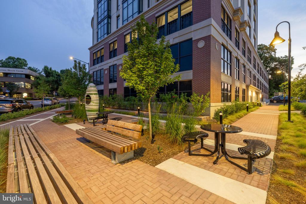 6718 LOWELL AVENUE Unit: PH 907