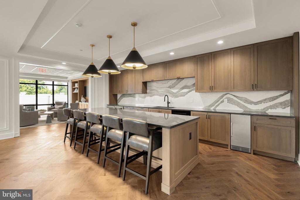 6718 LOWELL AVENUE Unit: PH 907