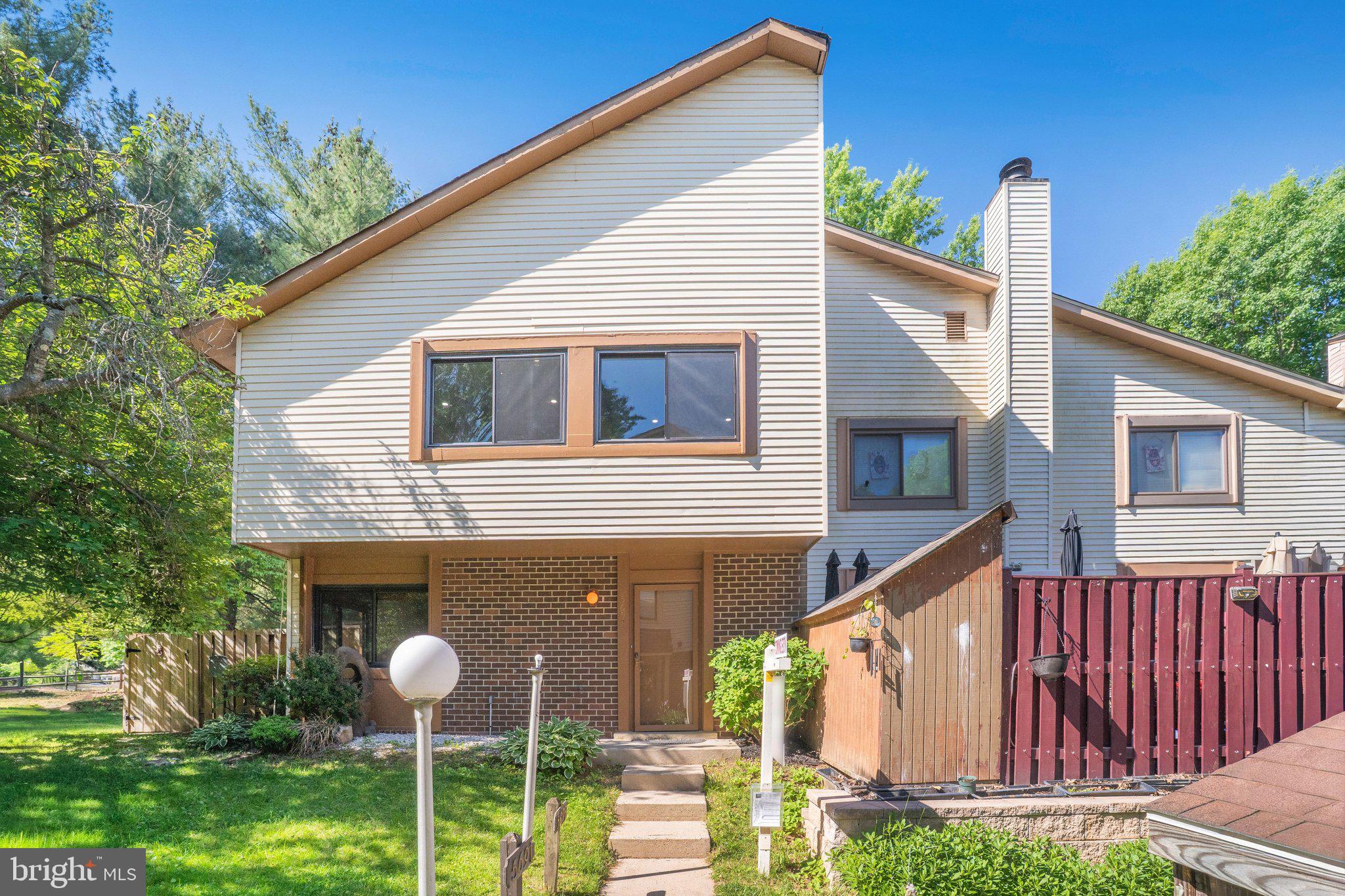5693 SUMMER OAK WAY