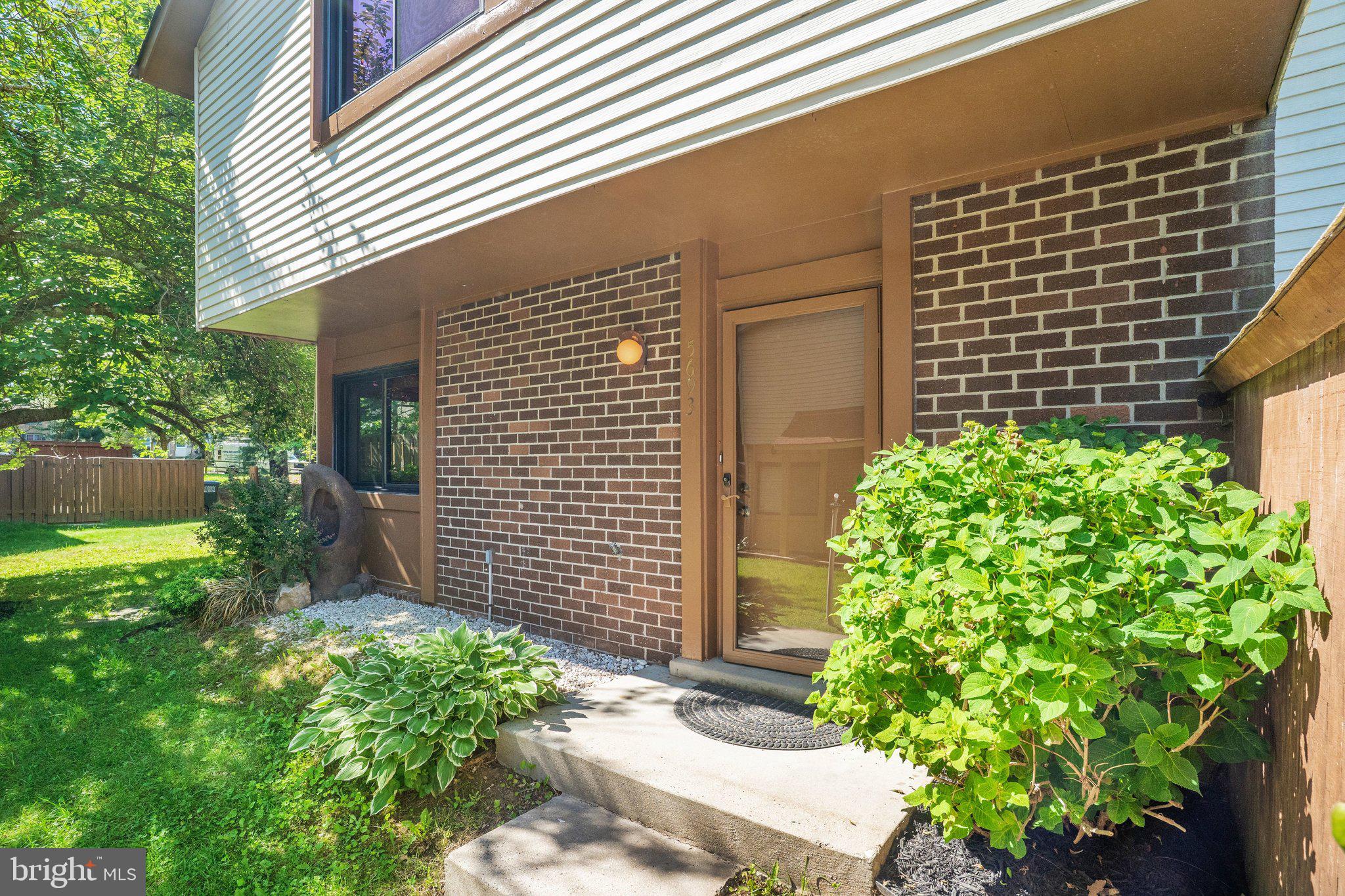 5693 SUMMER OAK WAY