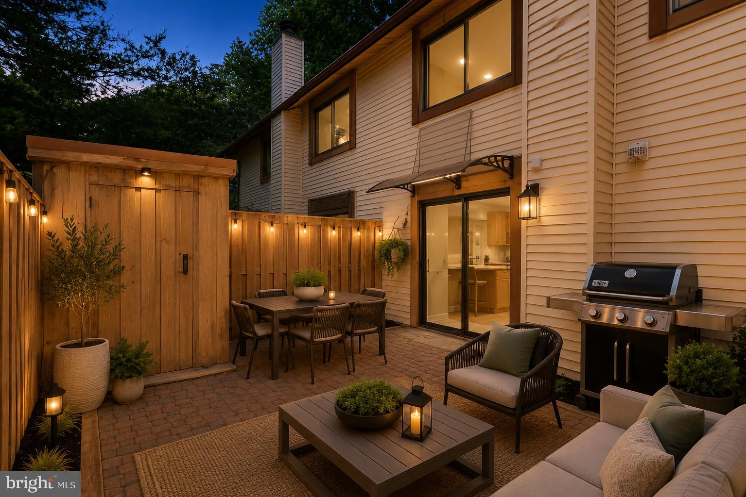 5693 SUMMER OAK WAY