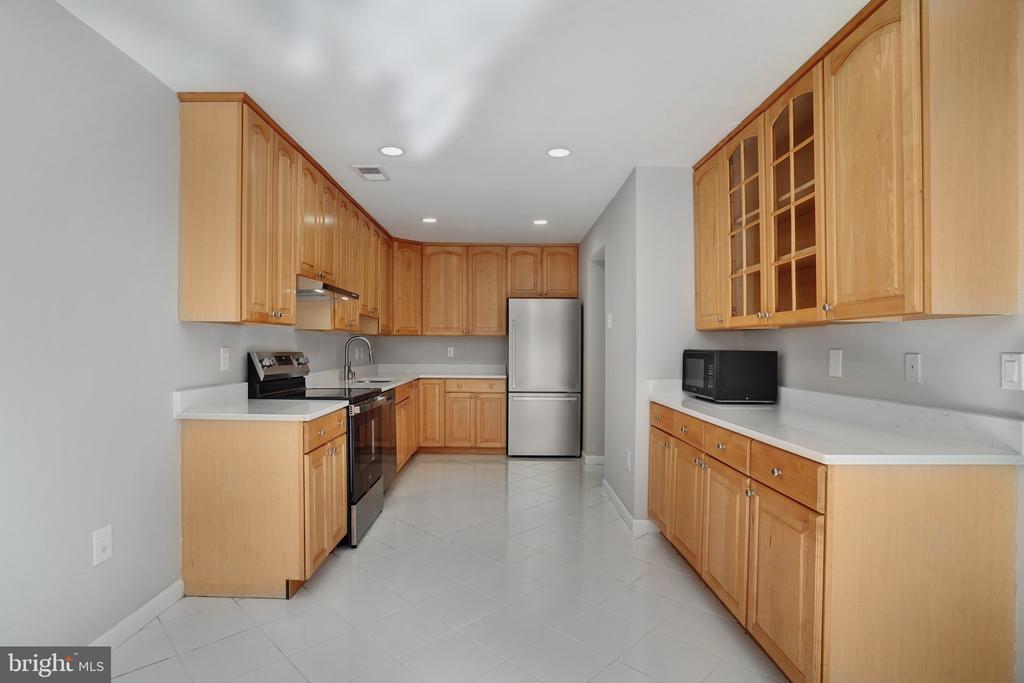 5693 SUMMER OAK WAY