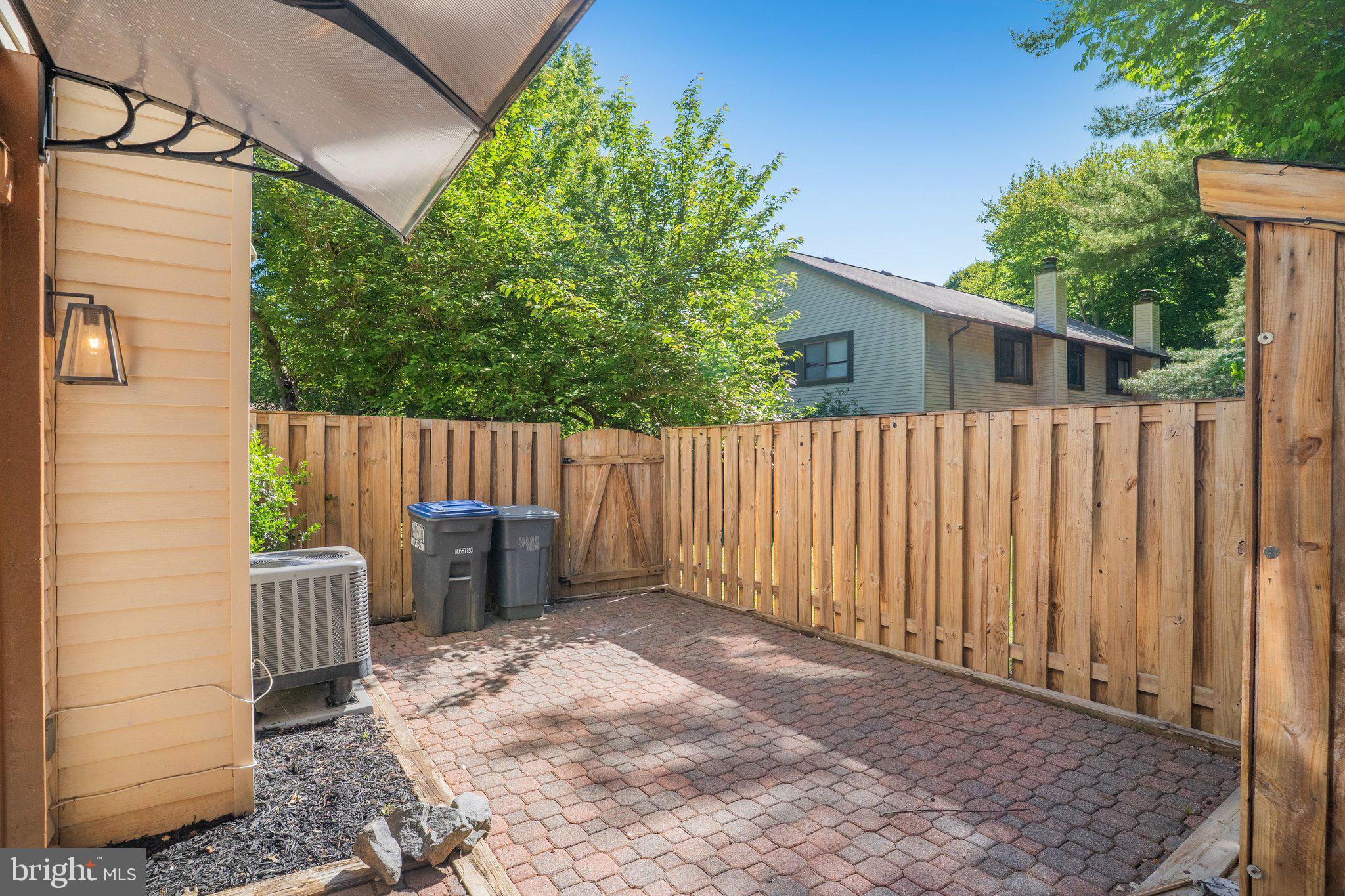 5693 SUMMER OAK WAY