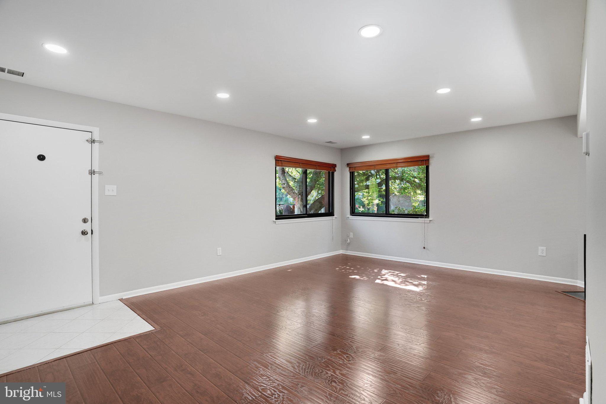 5693 SUMMER OAK WAY