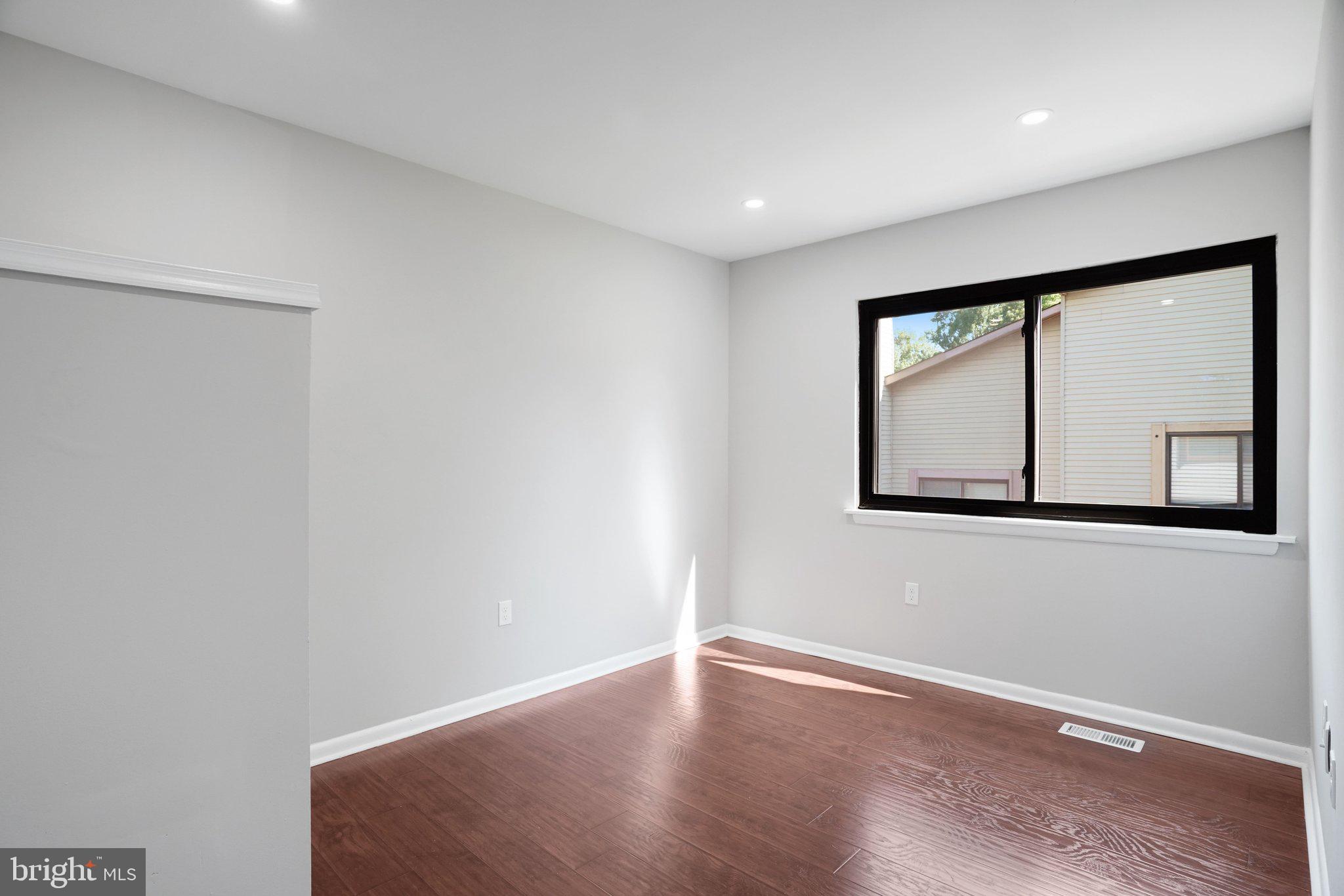5693 SUMMER OAK WAY