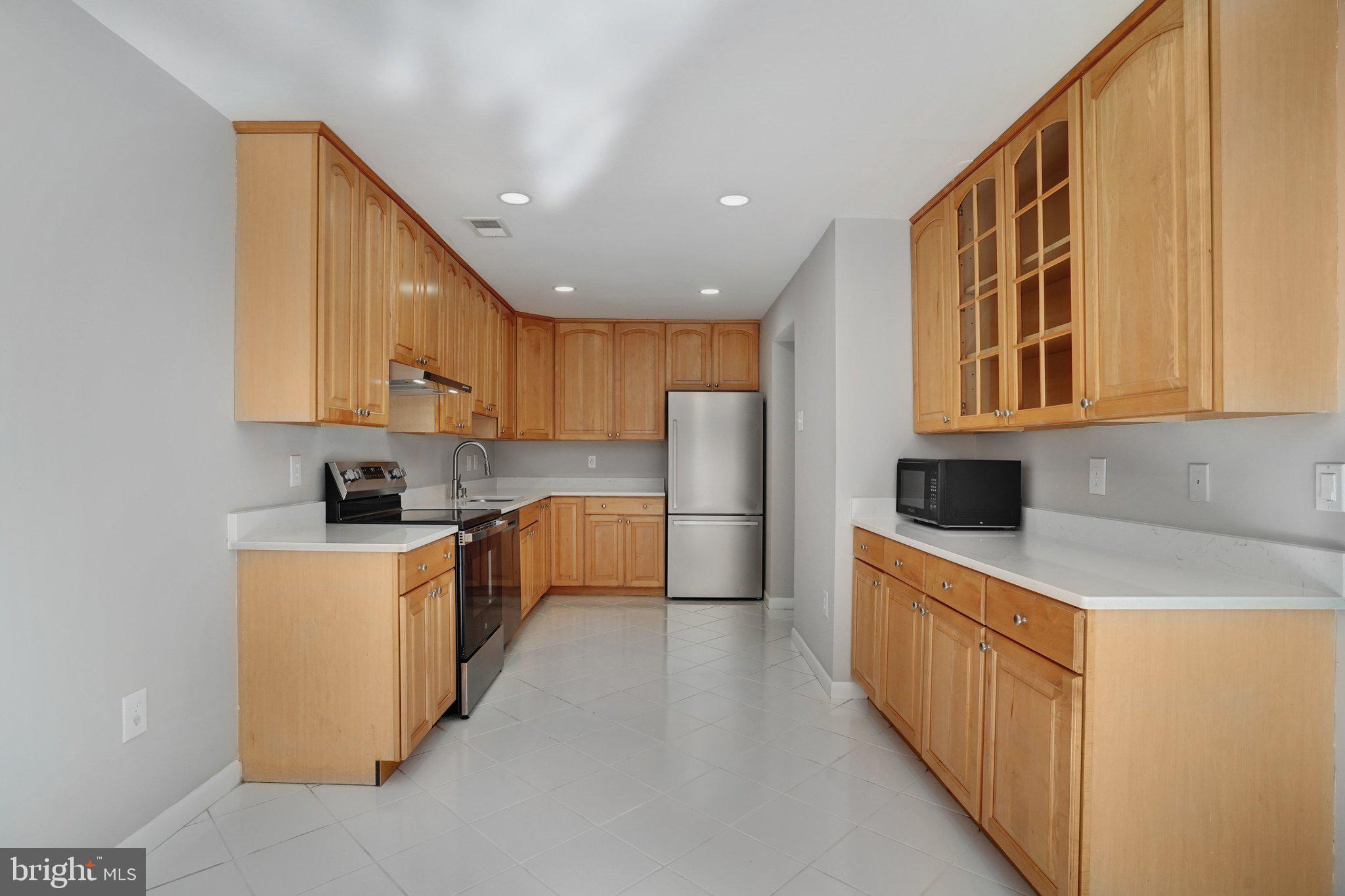 5693 SUMMER OAK WAY