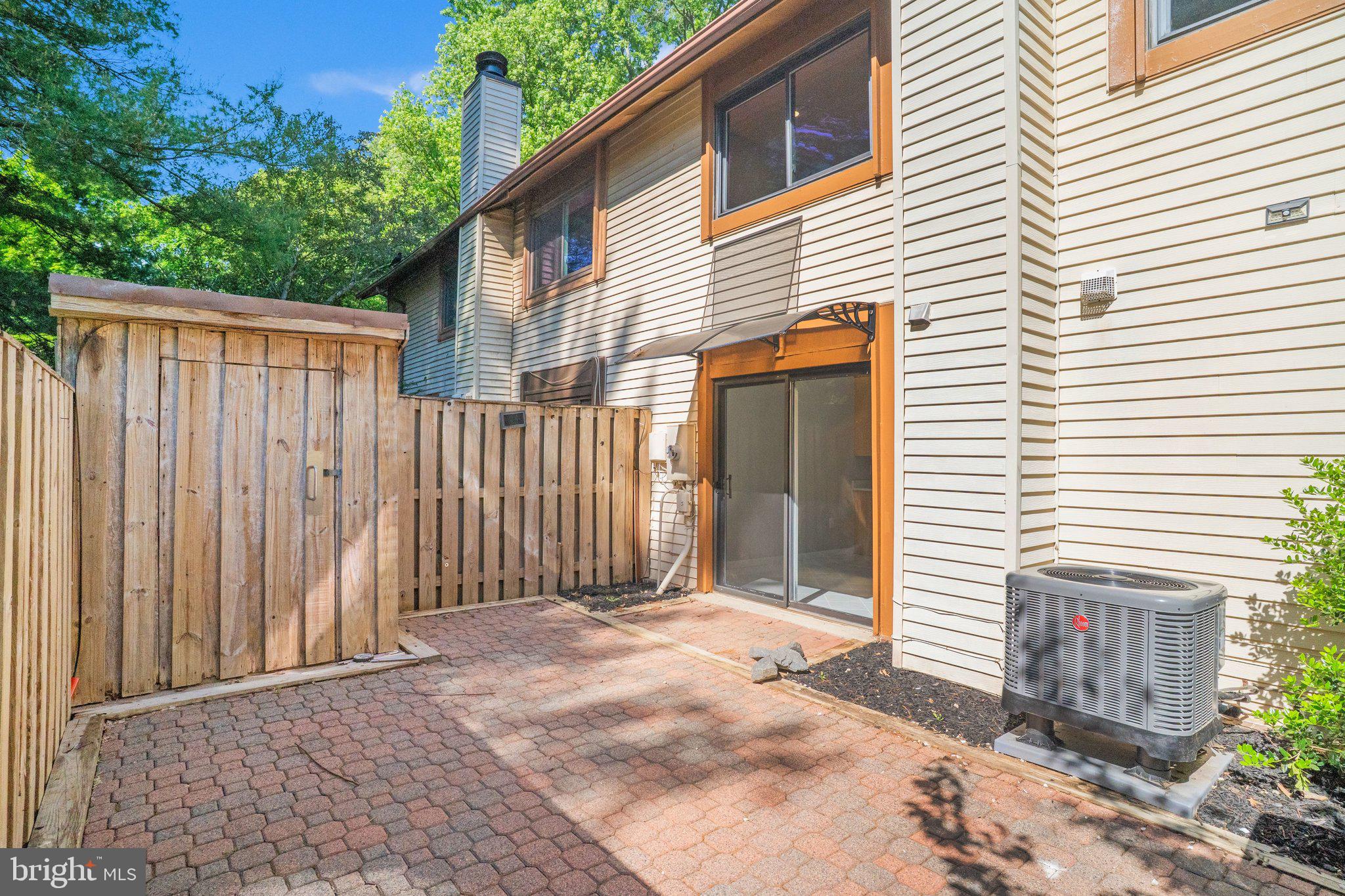 5693 SUMMER OAK WAY