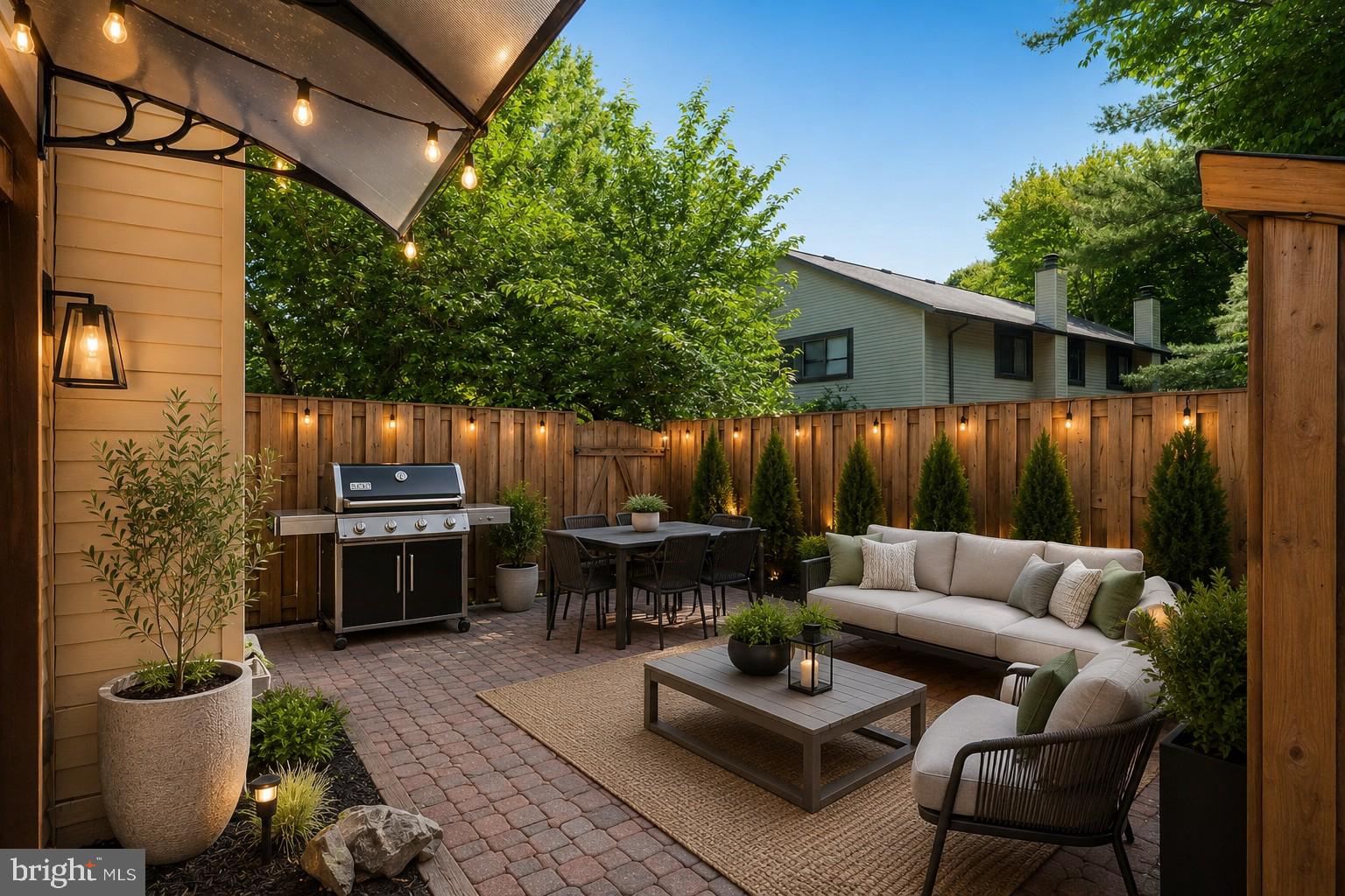 5693 SUMMER OAK WAY