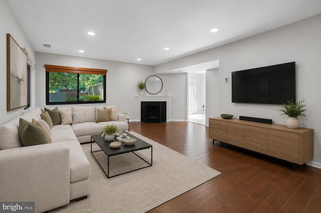 5693 SUMMER OAK WAY