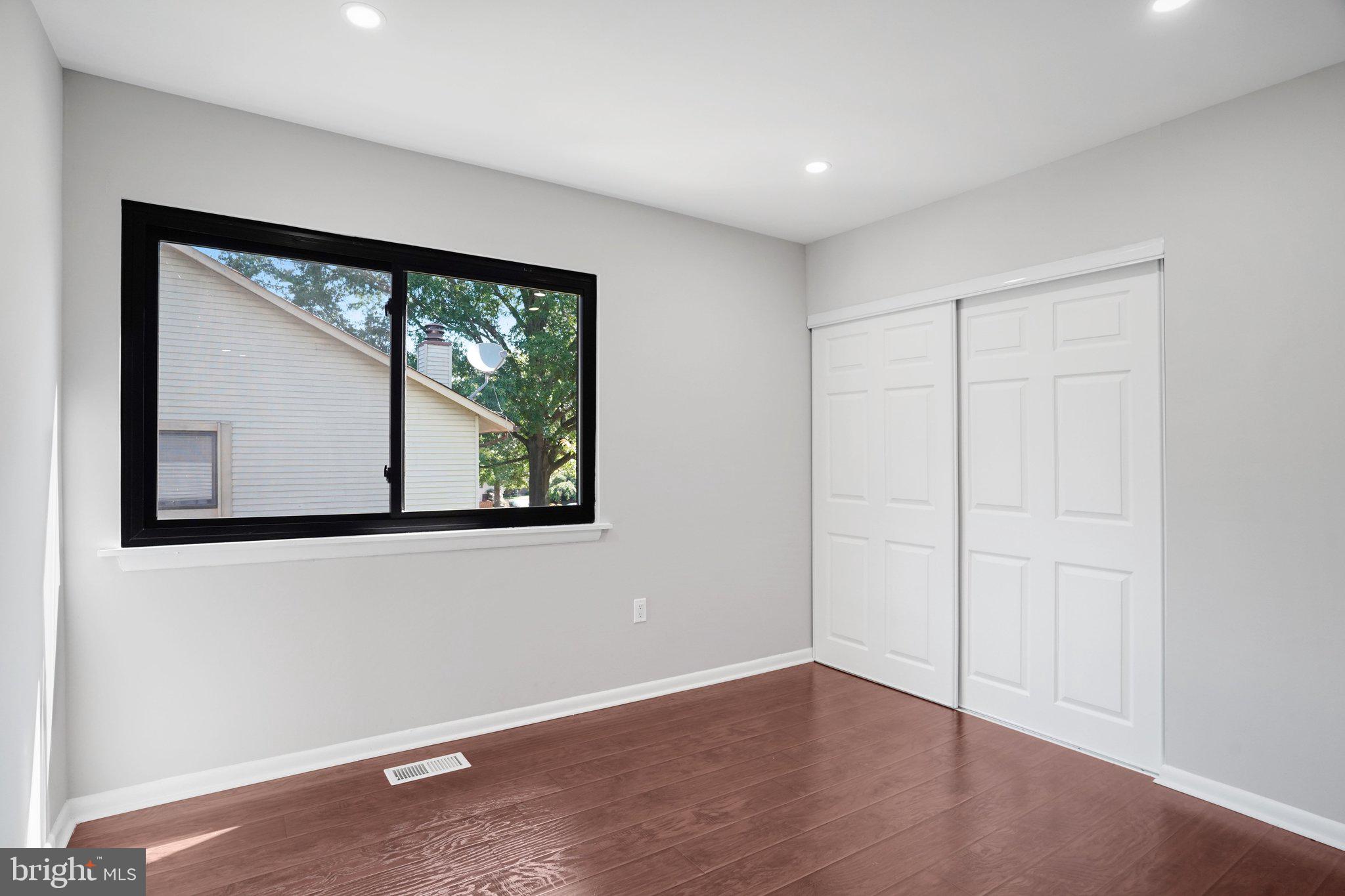 5693 SUMMER OAK WAY