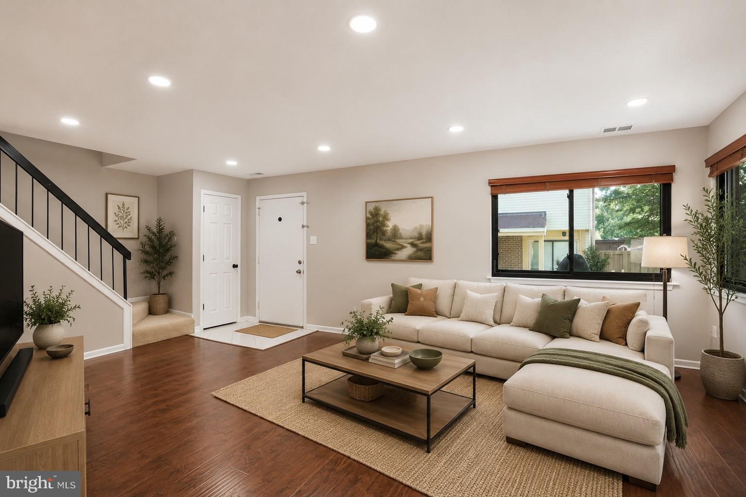 5693 SUMMER OAK WAY