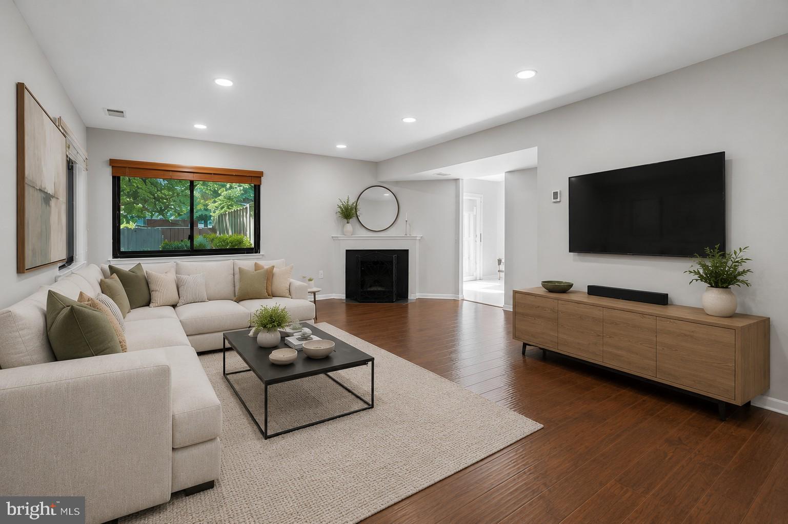 5693 SUMMER OAK WAY