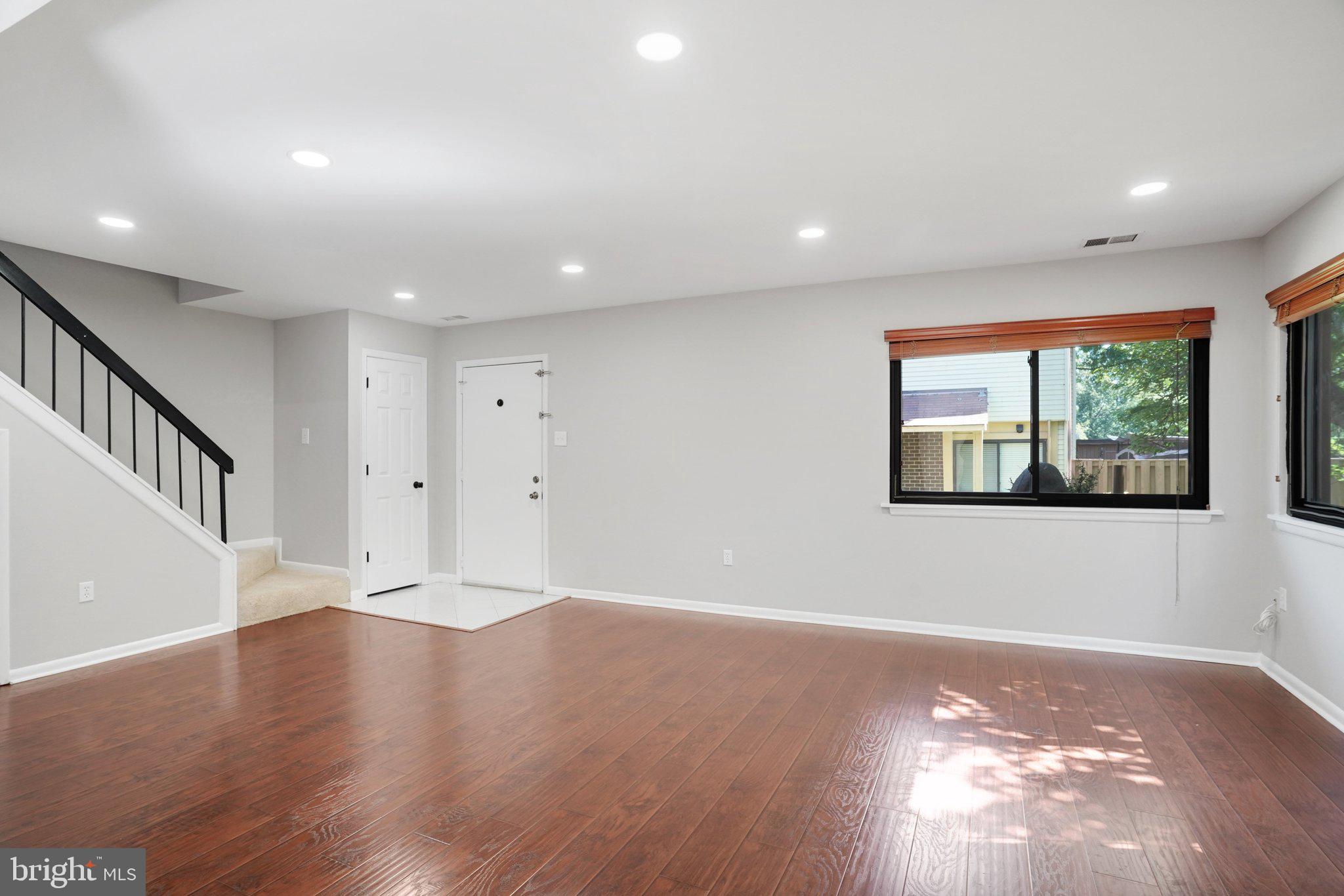 5693 SUMMER OAK WAY