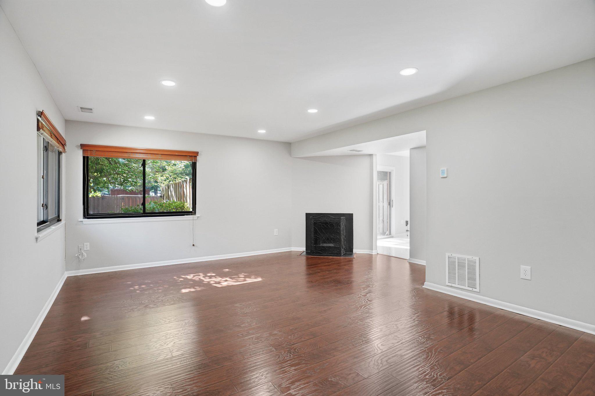 5693 SUMMER OAK WAY