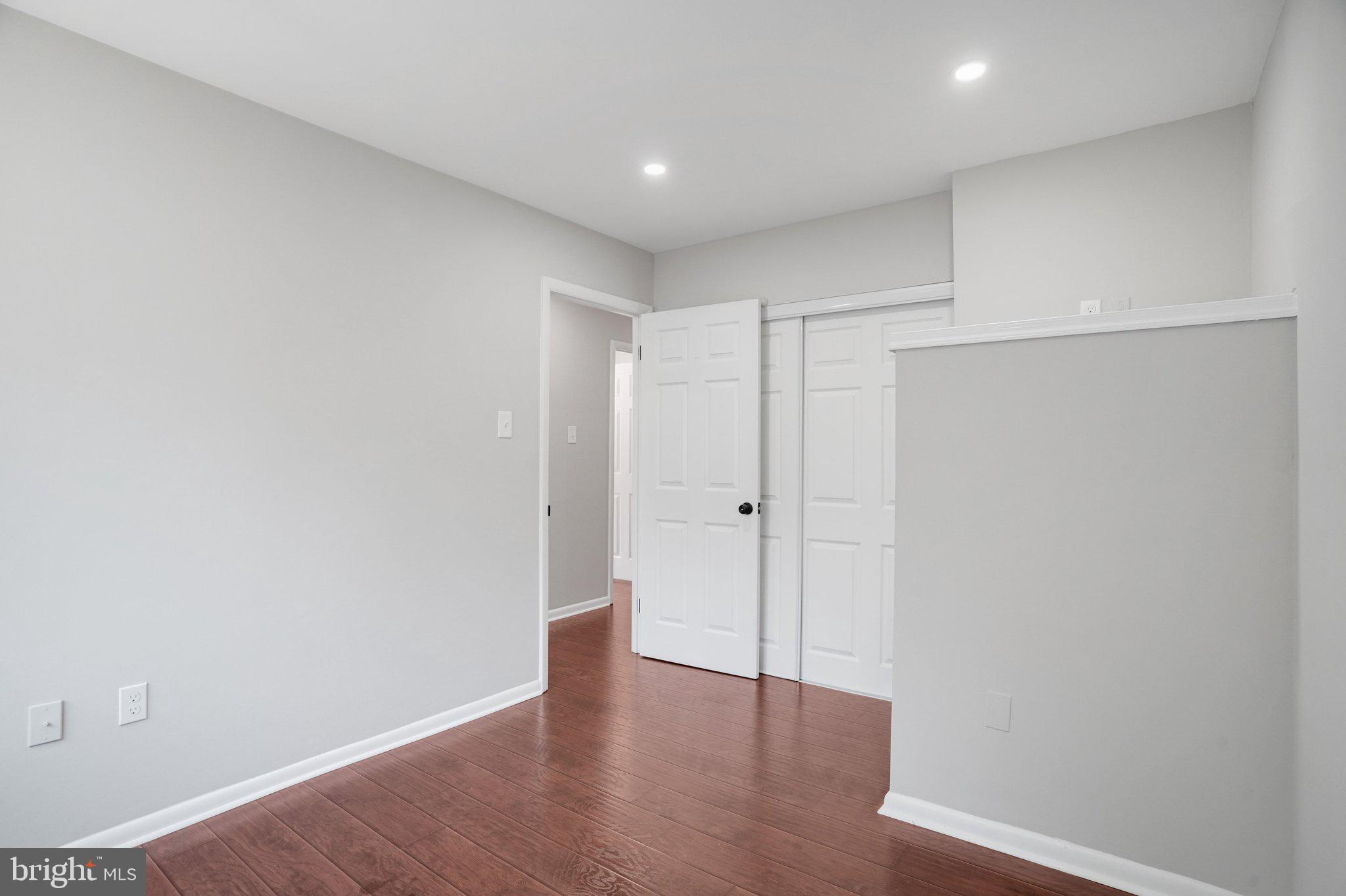 5693 SUMMER OAK WAY