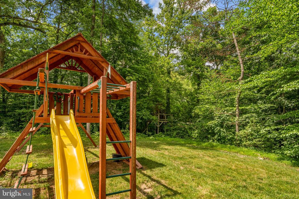 8044 WINDING WAY COURT