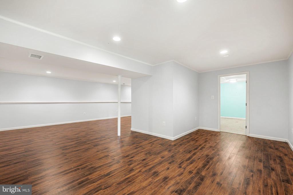 8044 WINDING WAY COURT