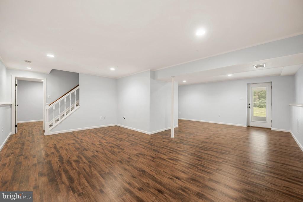 8044 WINDING WAY COURT