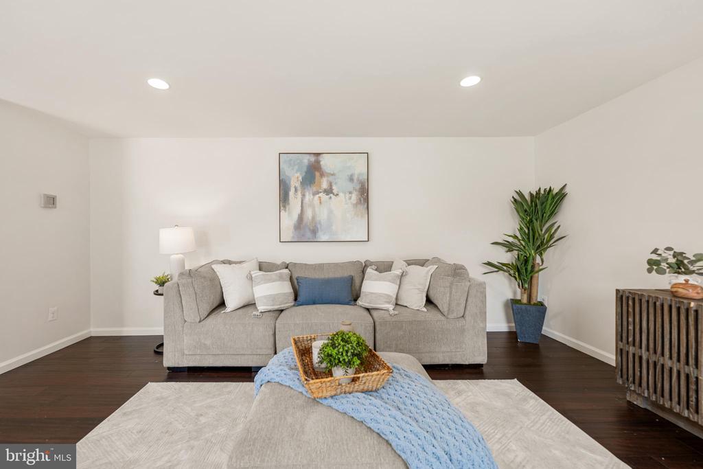 8044 WINDING WAY COURT