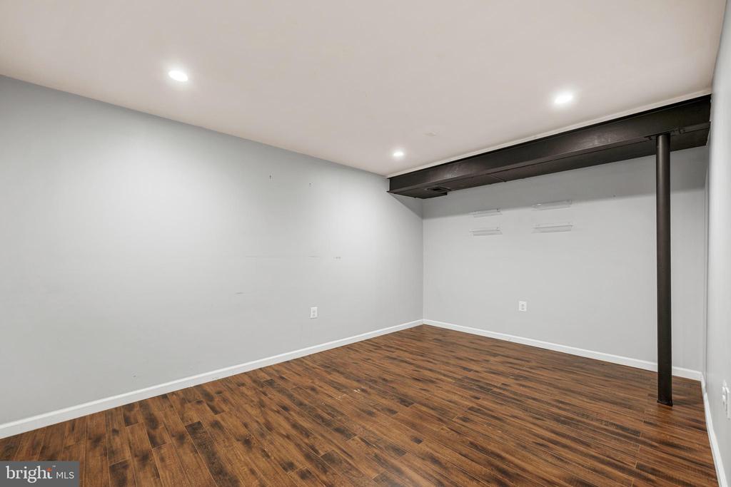 8044 WINDING WAY COURT