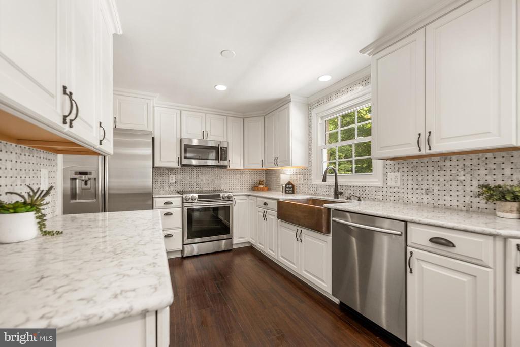 8044 WINDING WAY COURT