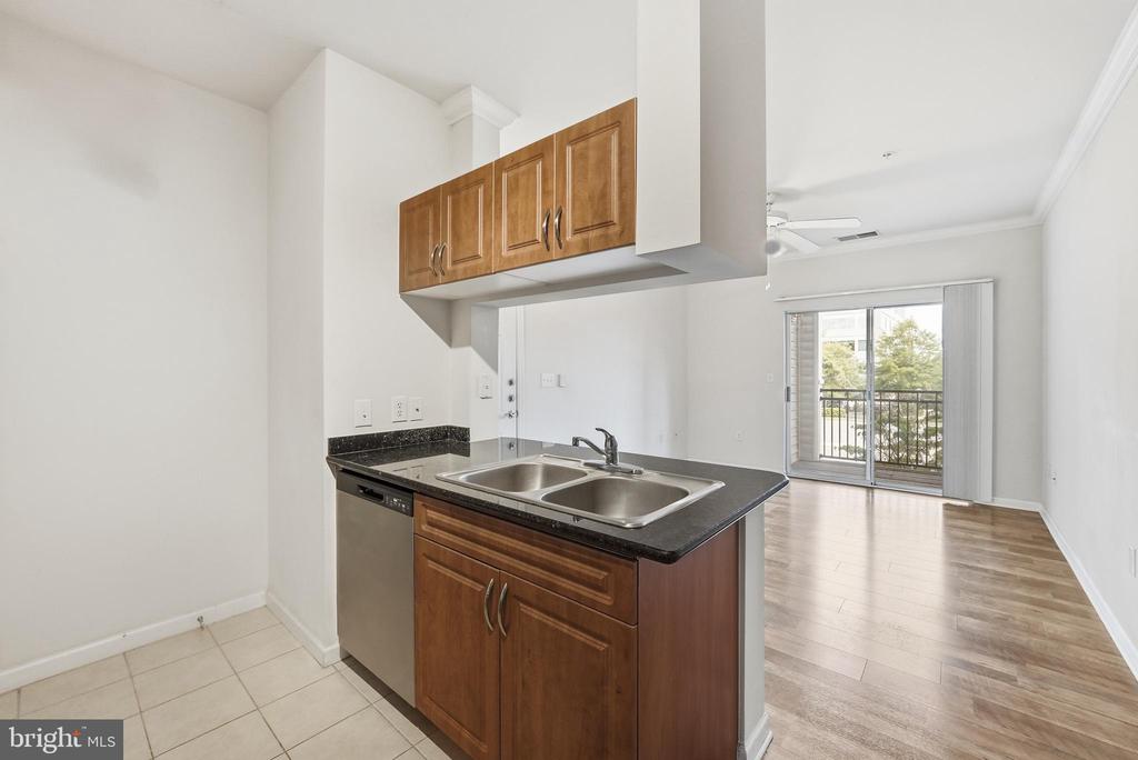 12929 CENTRE PARK CIRCLE Unit: 215