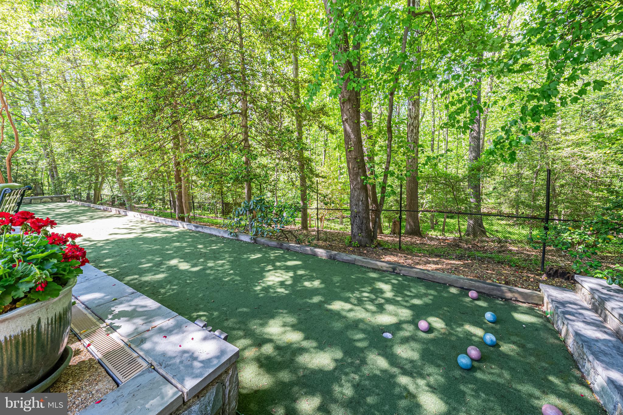 2402 OAKMONT COURT