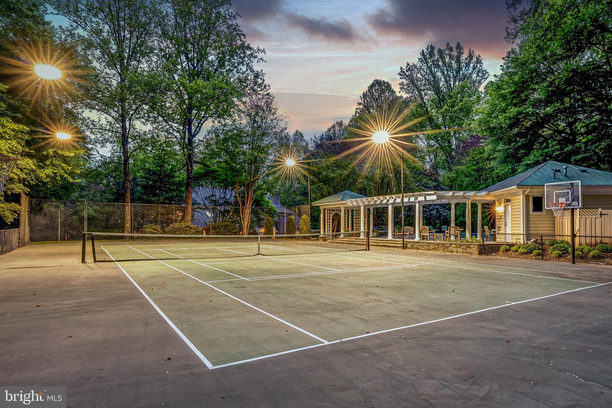 2402 OAKMONT COURT
