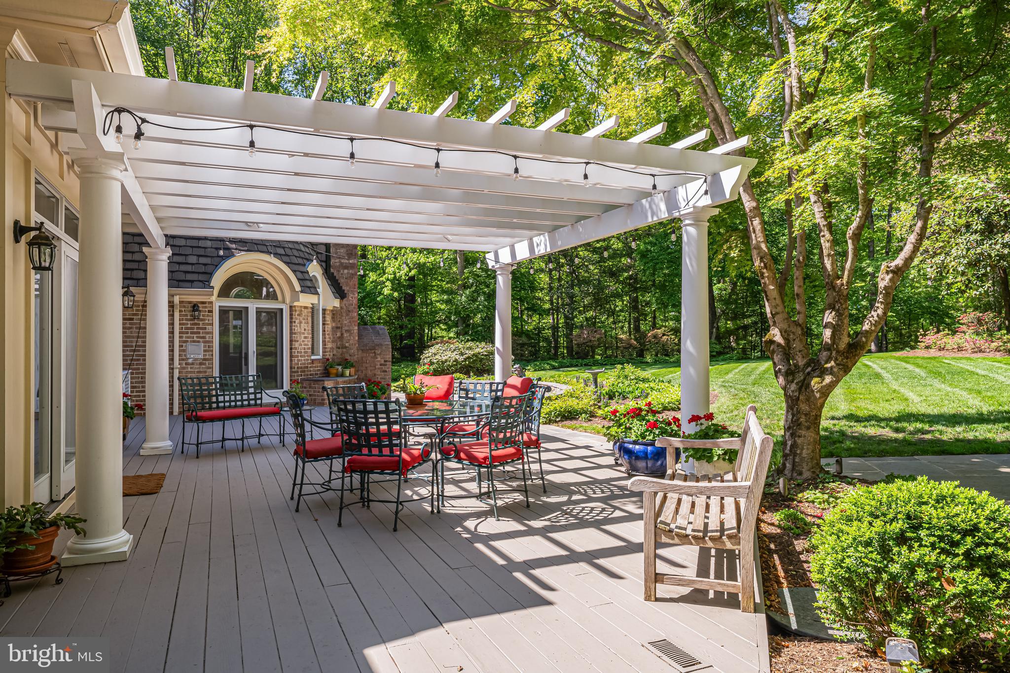 2402 OAKMONT COURT