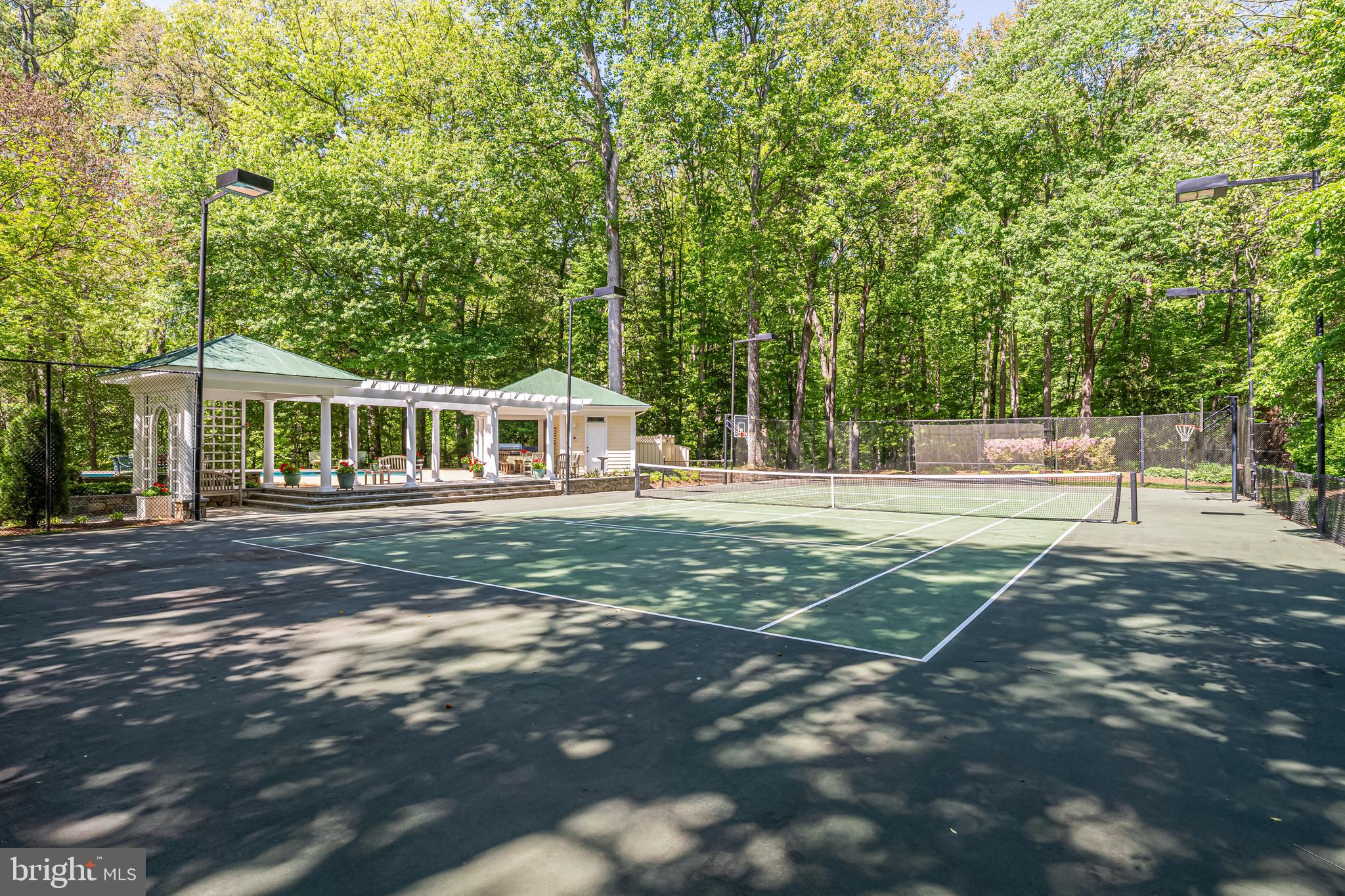 2402 OAKMONT COURT
