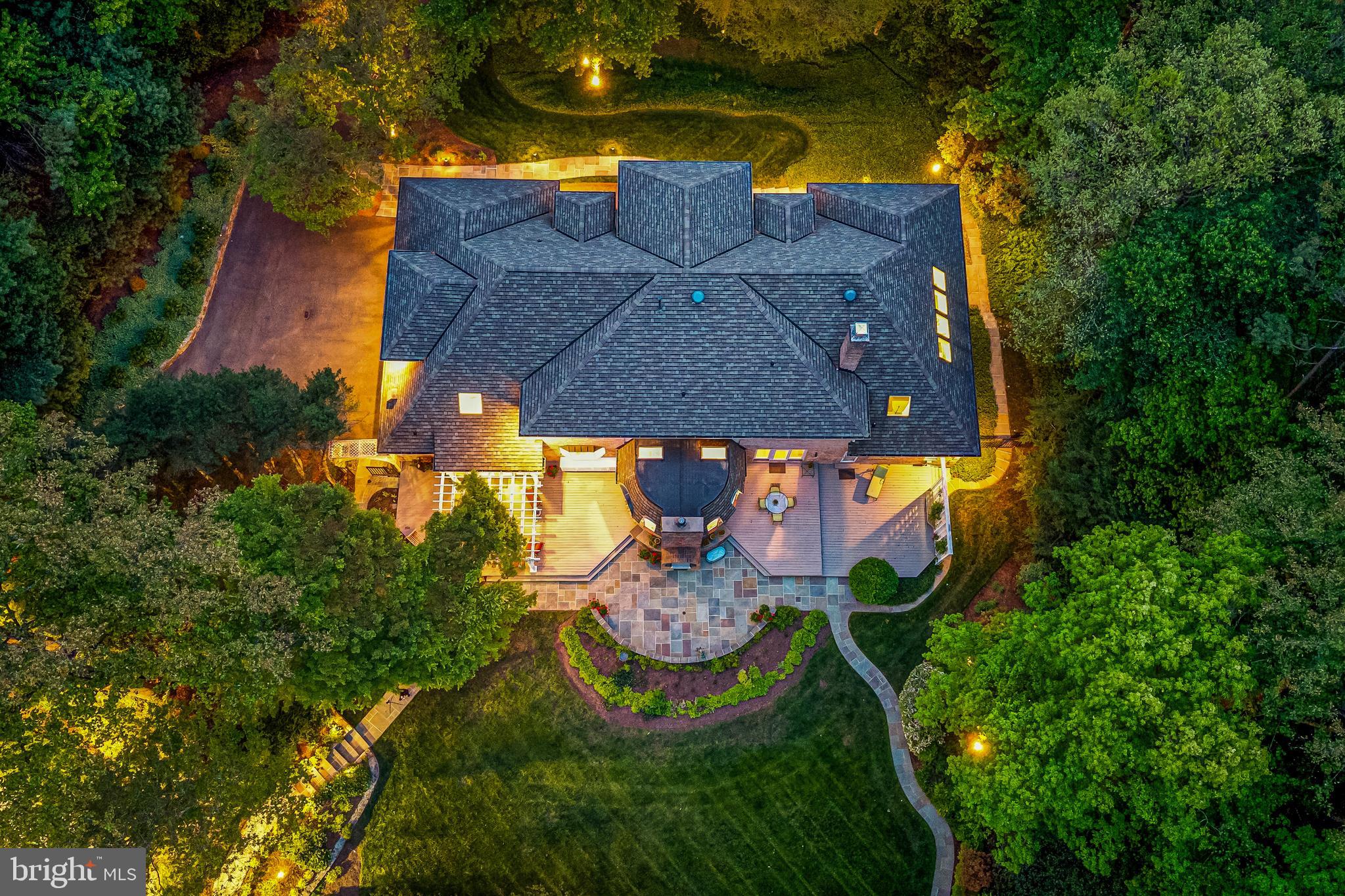 2402 OAKMONT COURT
