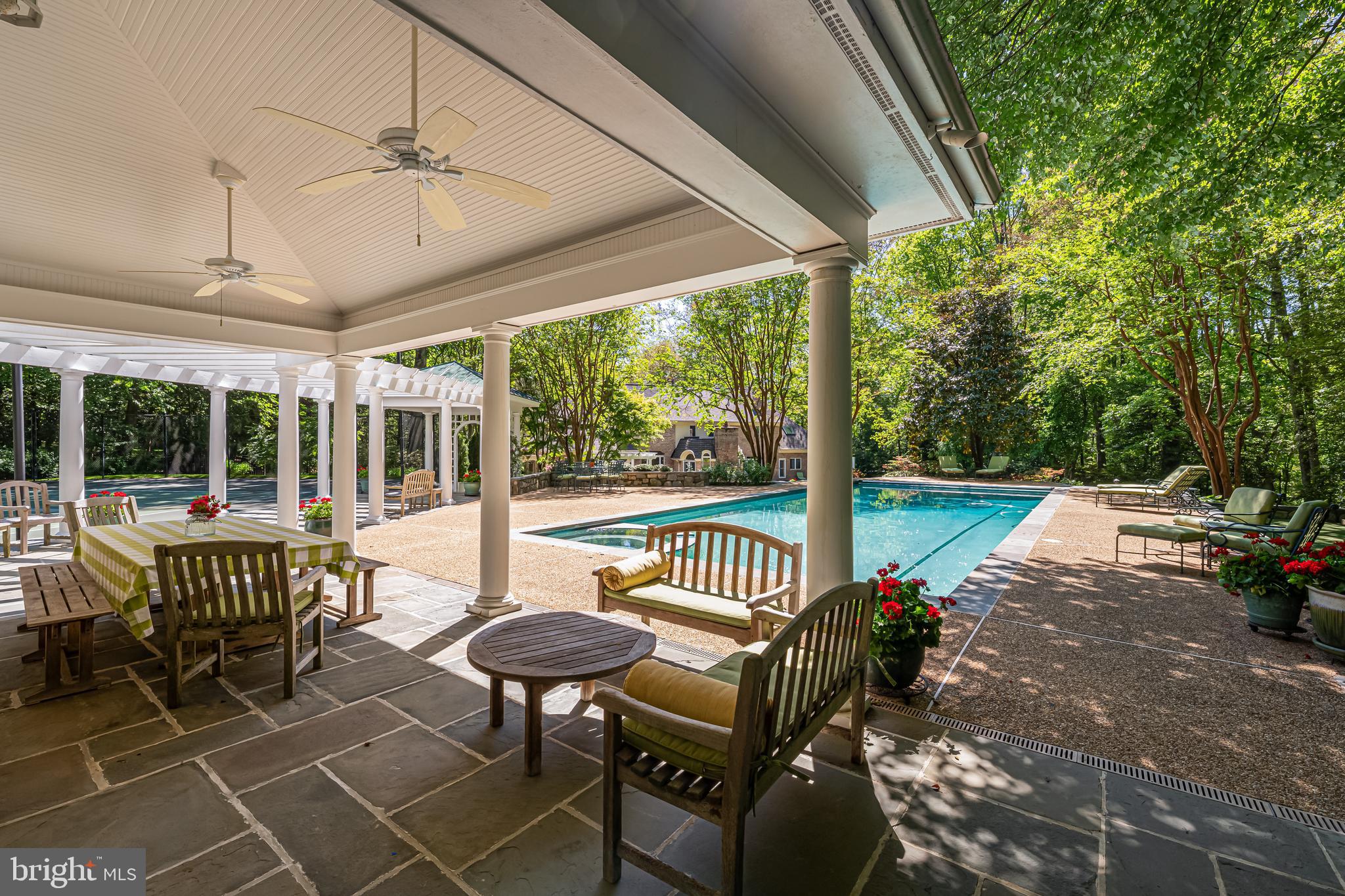 2402 OAKMONT COURT