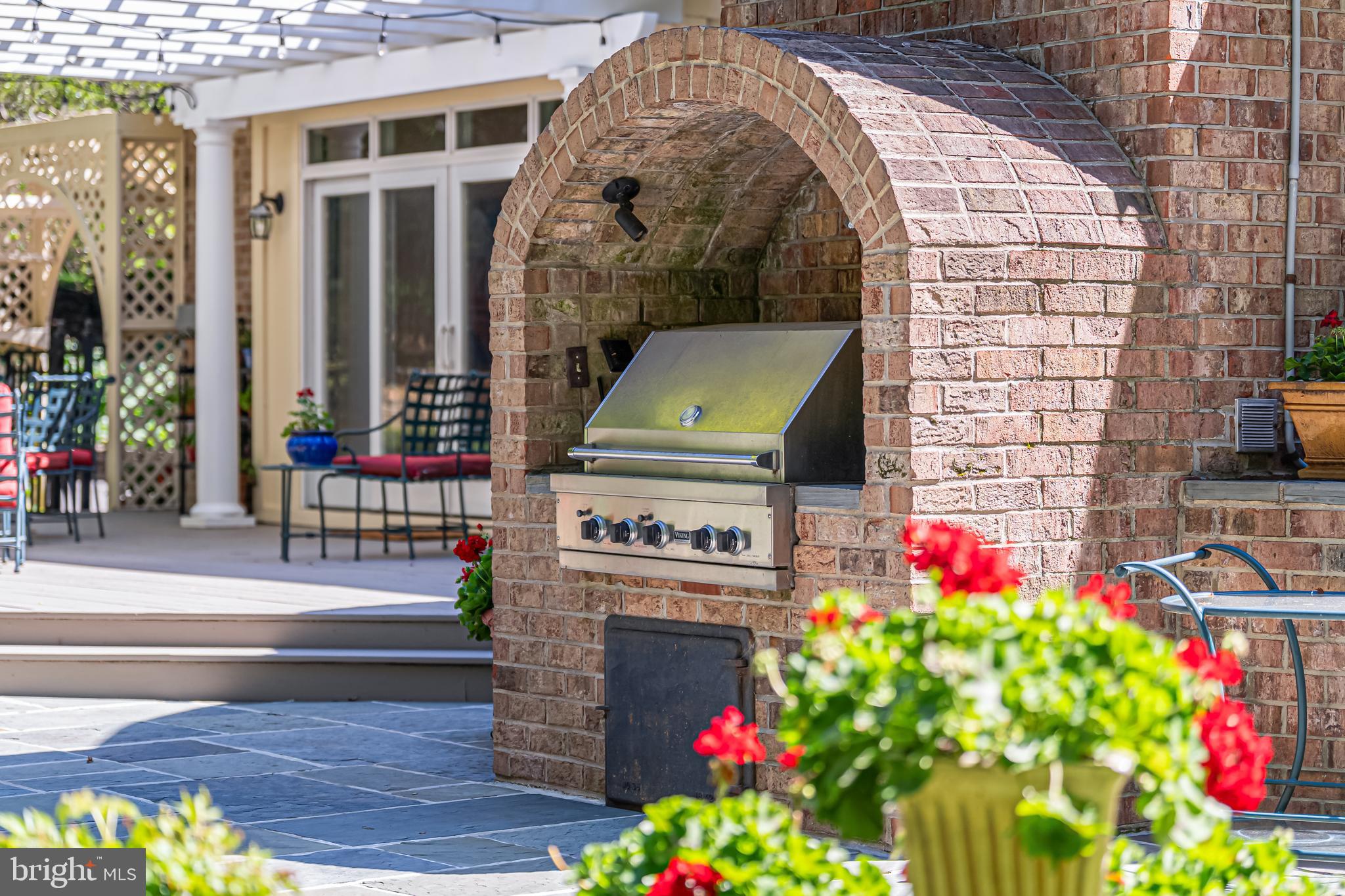 2402 OAKMONT COURT