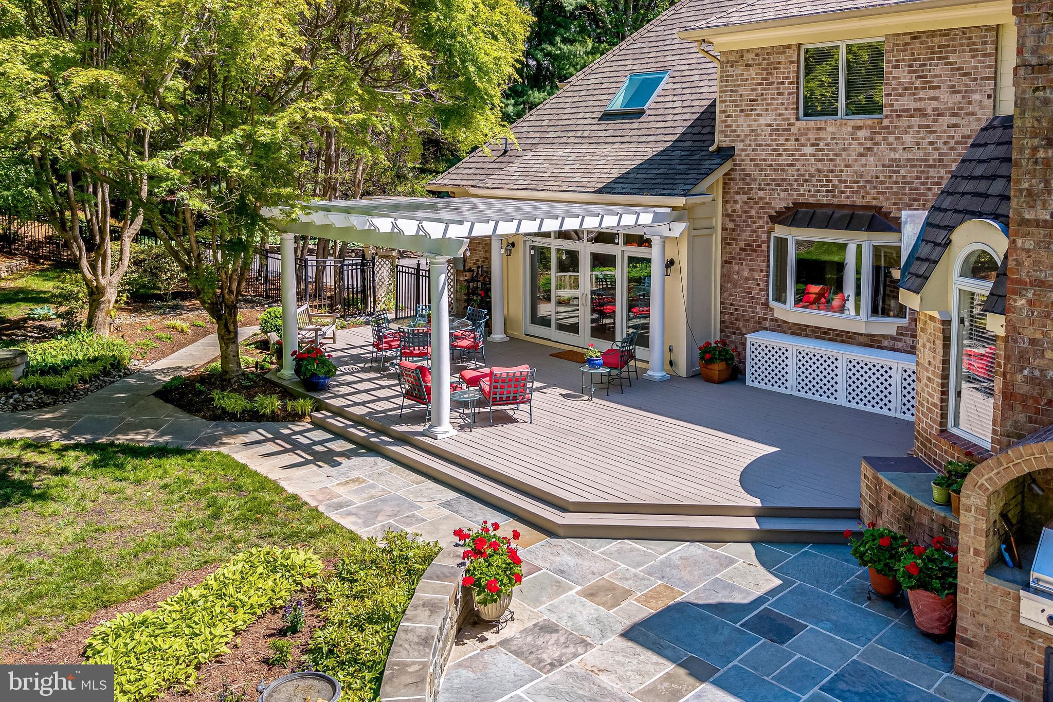2402 OAKMONT COURT