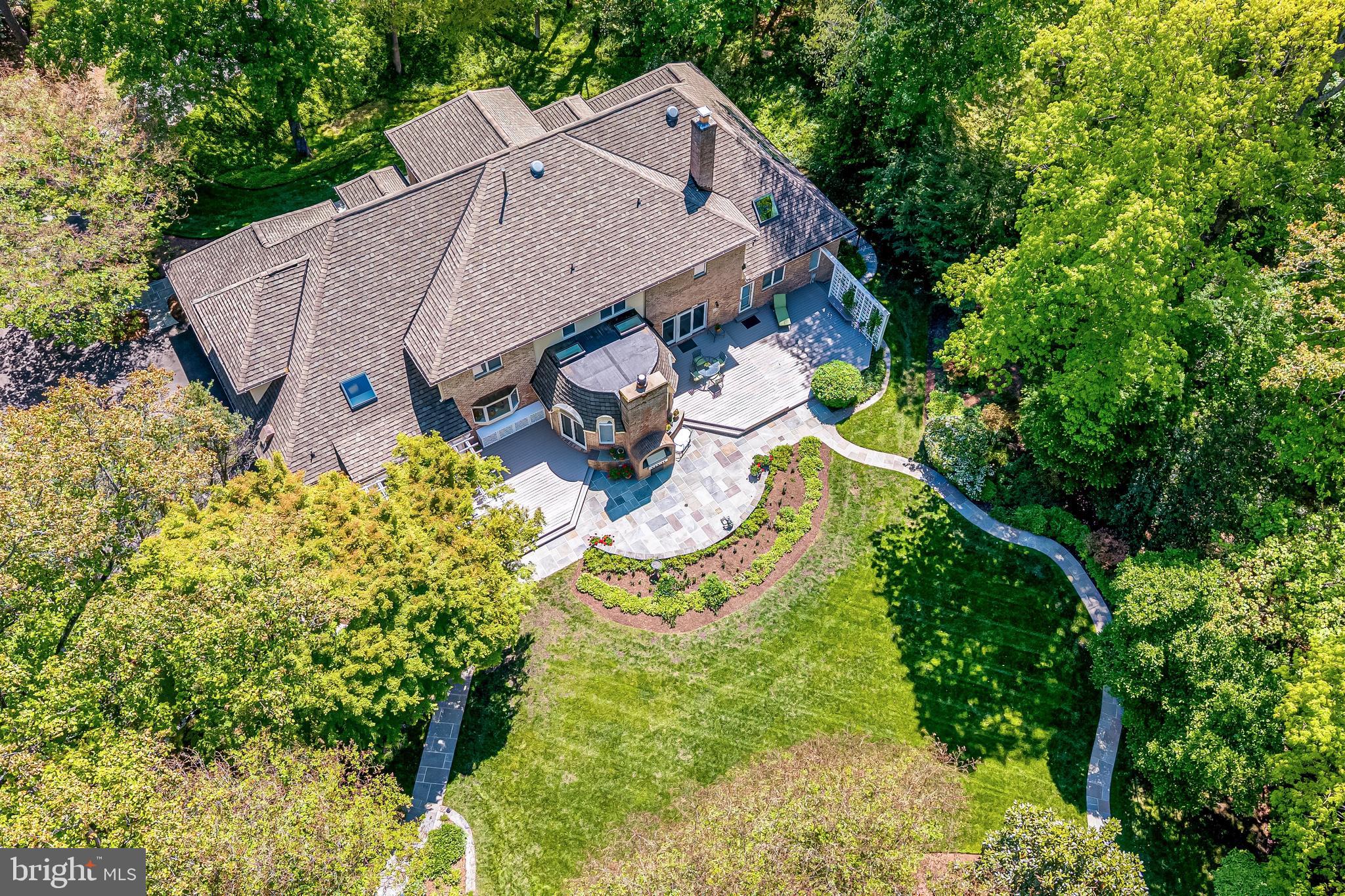 2402 OAKMONT COURT