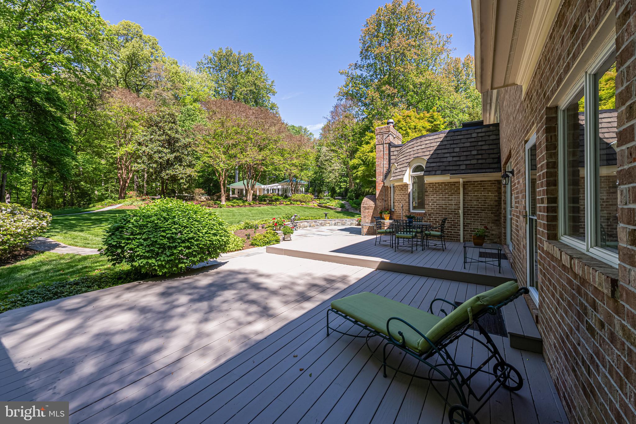 2402 OAKMONT COURT