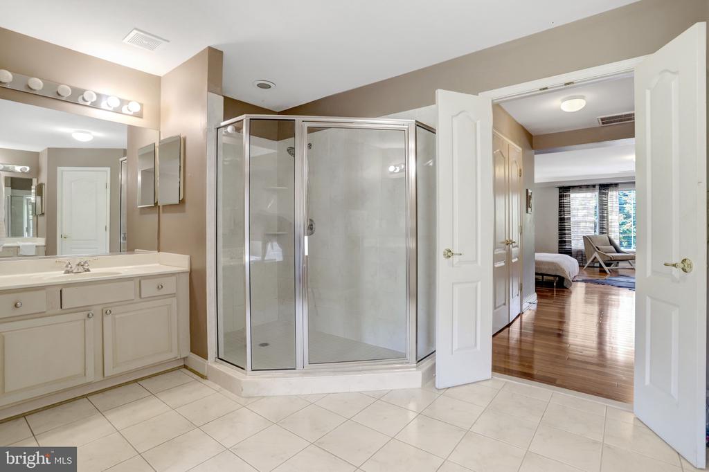 4900 SUNSET LANE