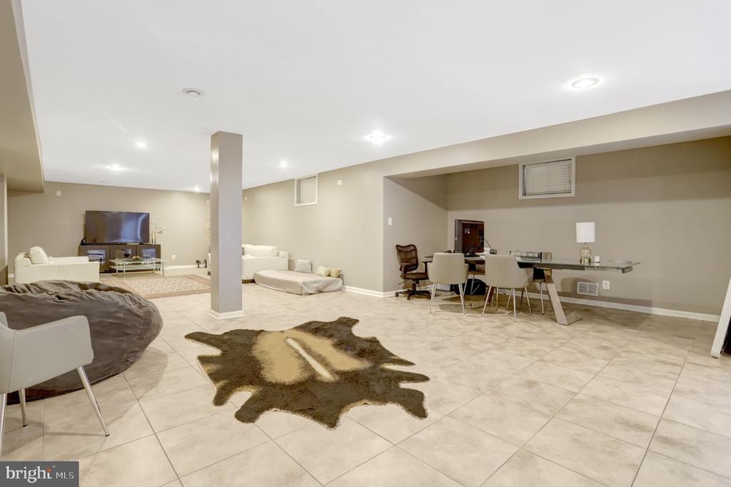 4900 SUNSET LANE