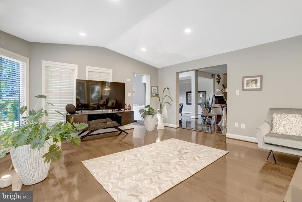 4900 SUNSET LANE
