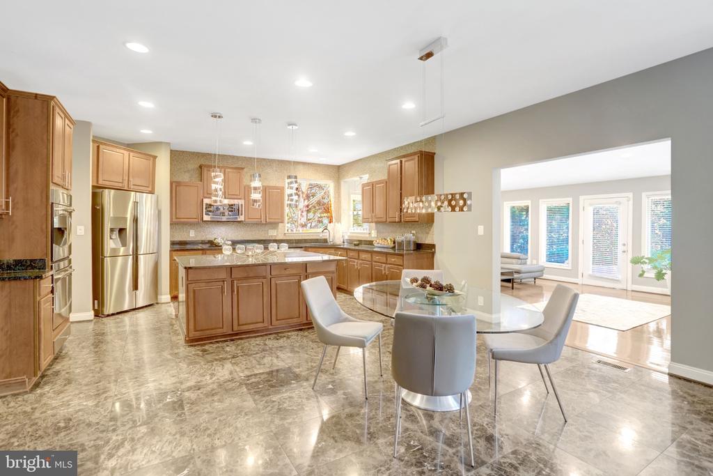 4900 SUNSET LANE