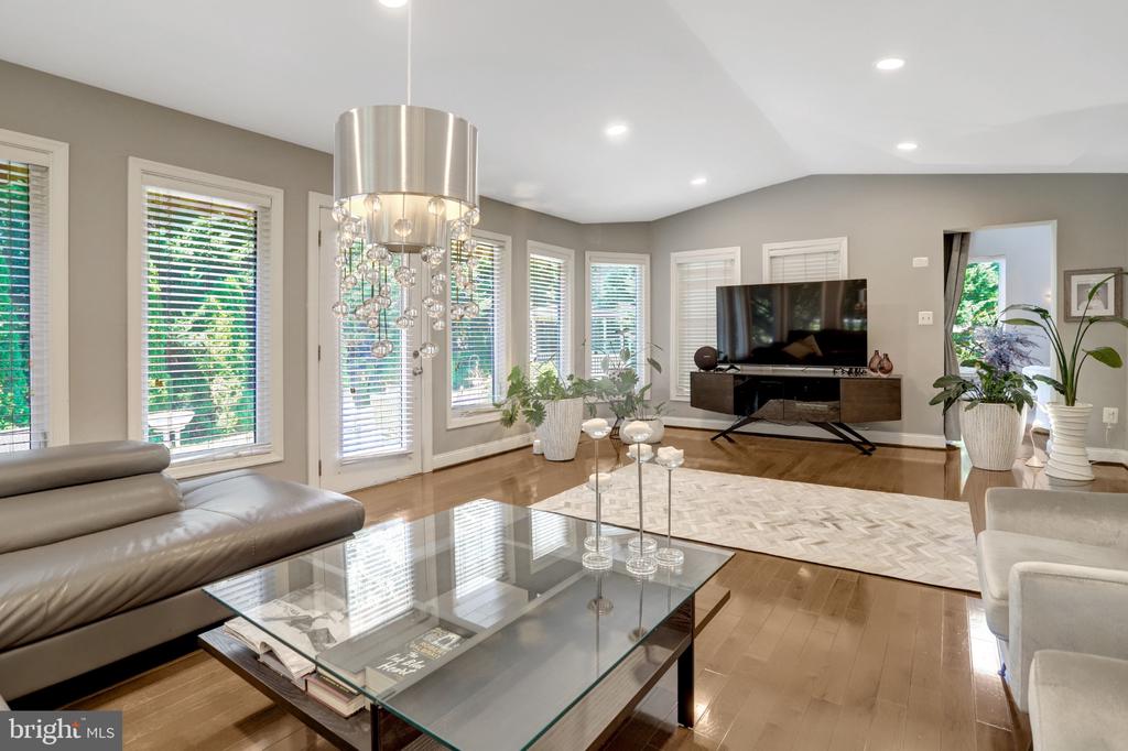 4900 SUNSET LANE