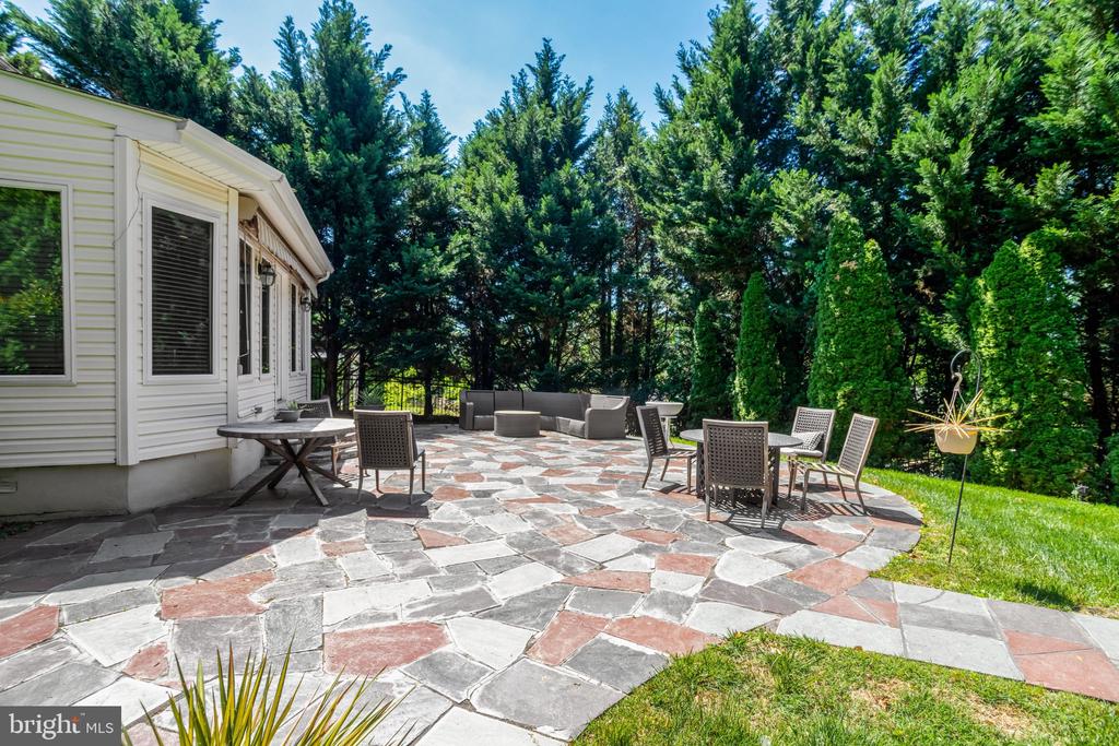 4900 SUNSET LANE