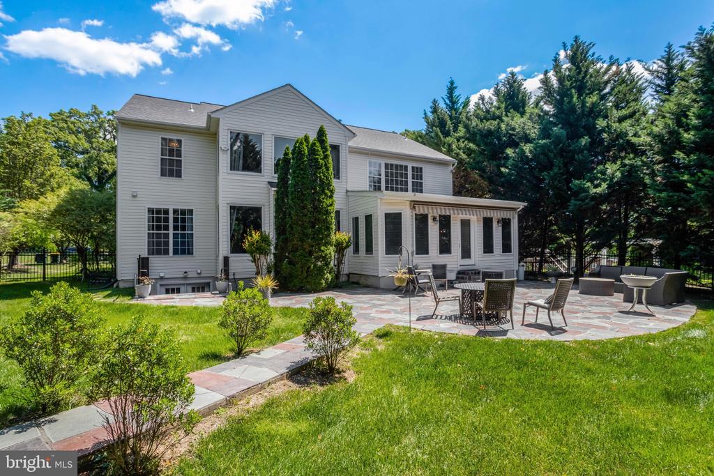 4900 SUNSET LANE